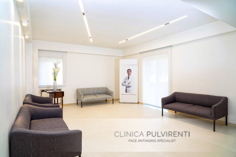 Clinica Pulvirenti - dermatologist examination table